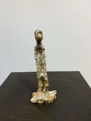 Wilhelm Moser - Créature de pierre, 2021 - Argile blanche (22x9x5 cm)