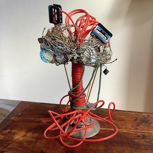 Raffaele Melis : La Dame aux Bigoudis (collection privée) (Technique mixte : Ficelle plastique et métaux)