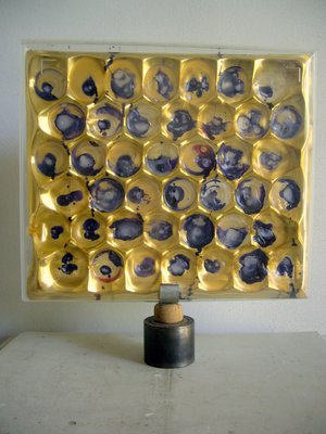 Raffaele Melis : Boite or et argent ou « les 0 carats » (Technique mixte : Matières plastique, cire et pigments naturels