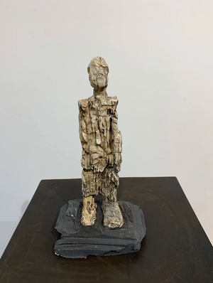 Wilhelm Moser - Créature de pierre, 2021 - Argile blanche (31x16x13 cm)