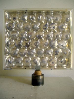 Raffaele Melis : Boite or et argent ou « les 0 carats » (Technique mixte : Matières plastique, cire et pigments naturels