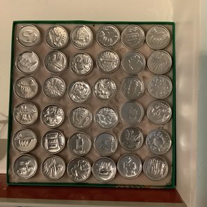 Raffaele Melis : Petits graffitis (collection privée) (Technique mixte : Aluminium, cire et boite en carton)