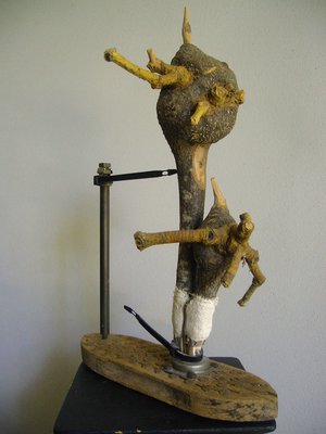 Raffaele Melis : Pointus sur socle (Technique mixte : Bois, métaux et matières plastique)